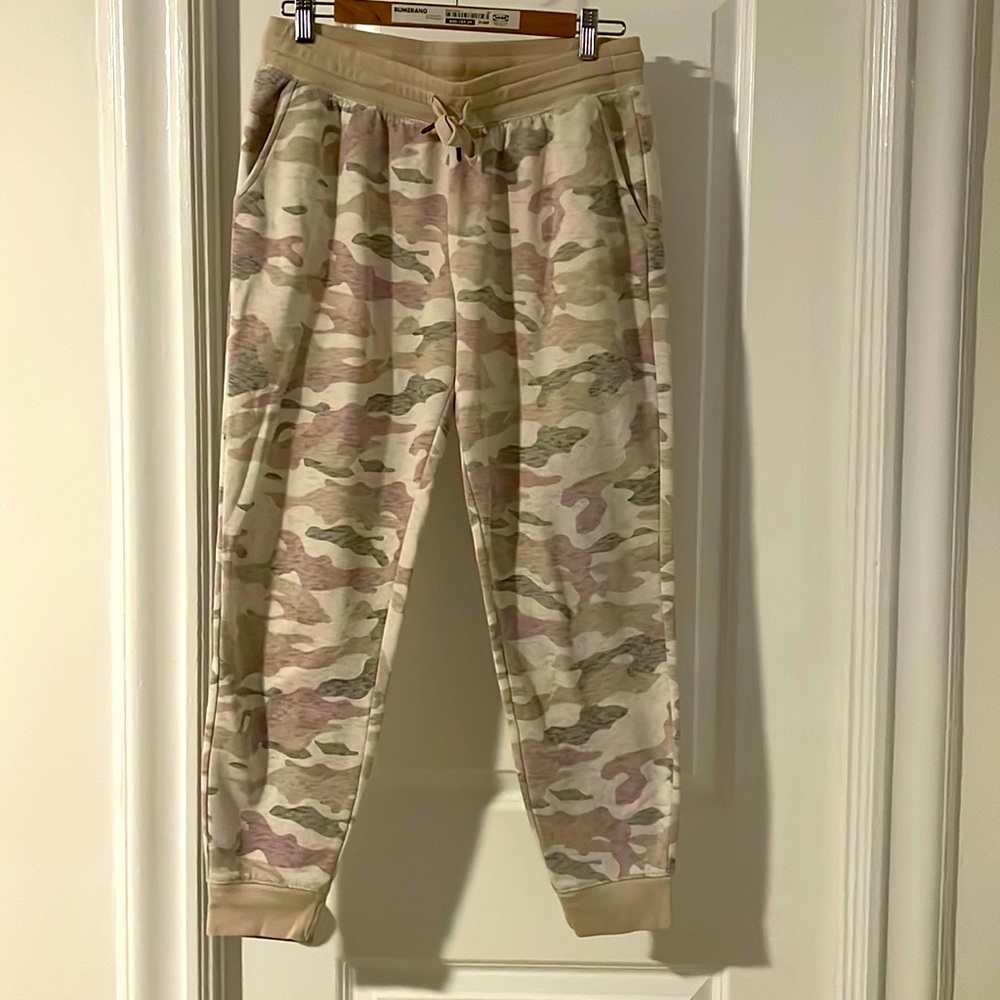 Old Navy Ladies Sweatpants. Size M. 100% Cotton. Pockets and drawstring.